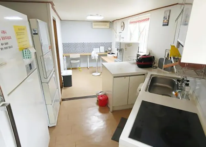 Sweet House Seoul, Line 2 & 5 - Direct To Hongdae Gangnam Seoel