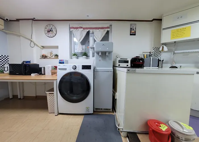 Sweet House Seoul, Line 2 & 5 - Direct To Hongdae Gangnam *