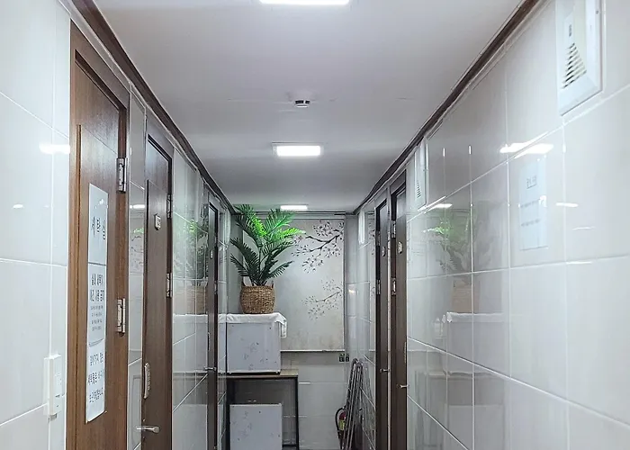 Sweet House Seoul, Line 2 & 5 - Direct To Hongdae Gangnam *