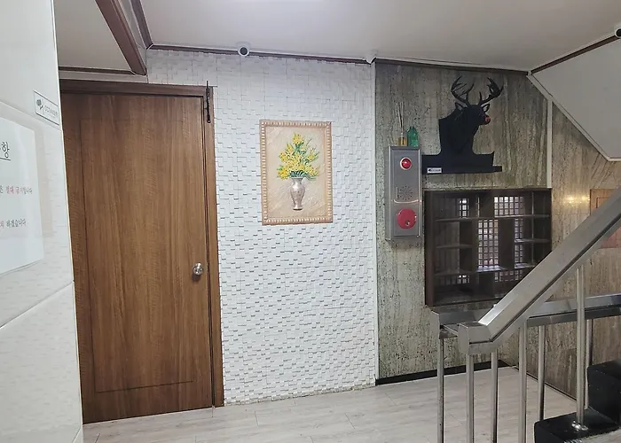 Sweet House Seoul, Line 2 & 5 - Direct To Hongdae Gangnam *