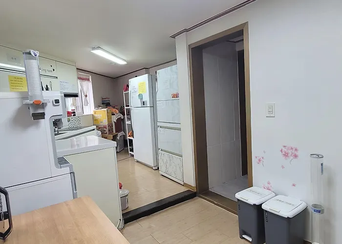 Sweet House Seoul, Line 2 & 5 - Direct To Hongdae Gangnam *