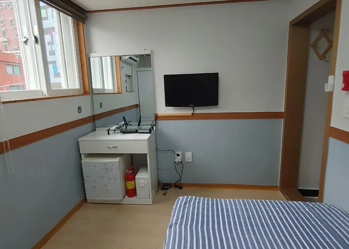 Sweet House Seoul, Line 2 & 5 - Direct To Hongdae Gangnam Seoel