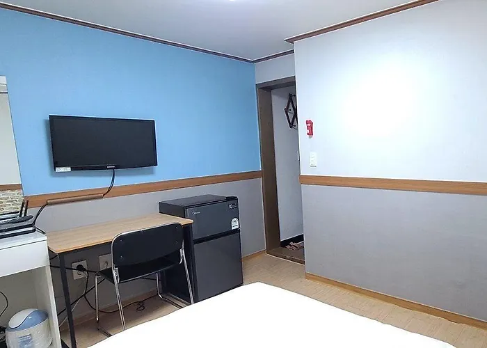 Sweet House Seoul, Line 2 & 5 - Direct To Hongdae Gangnam *