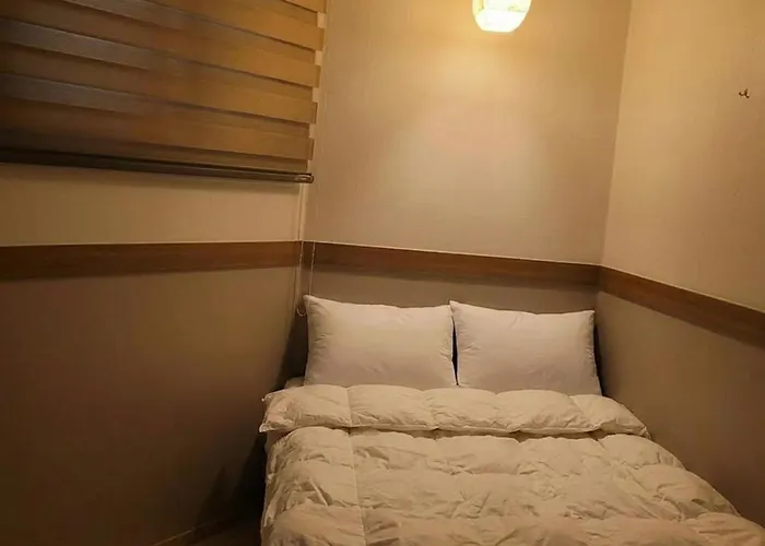 Sweet House Seoul, Line 2 & 5 - Direct To Hongdae Gangnam *