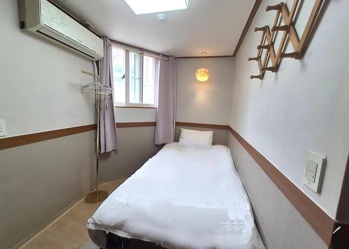 Sweet House Seoul, Line 2 & 5 - Direct To Hongdae Gangnam *