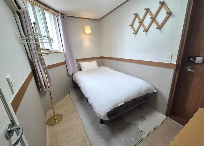 Sweet House Seoul, Line 2 & 5 - Direct To Hongdae Gangnam * Seoel