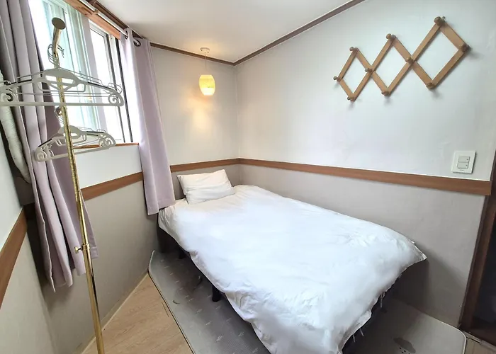 Sweet House Seoul, Line 2 & 5 - Direct To Hongdae Gangnam *