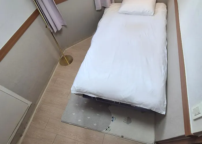 Sweet House Seoul, Line 2 & 5 - Direct To Hongdae Gangnam * Seoel