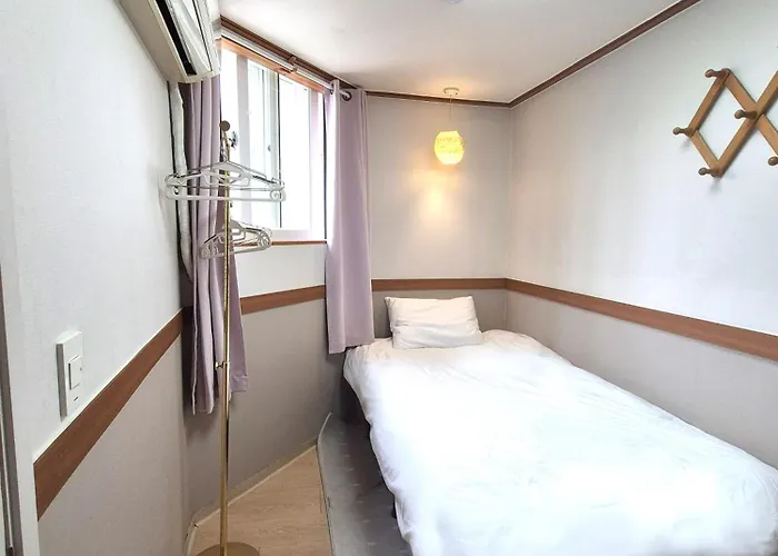 Sweet House Seoul, Line 2 & 5 - Direct To Hongdae Gangnam * Seoel